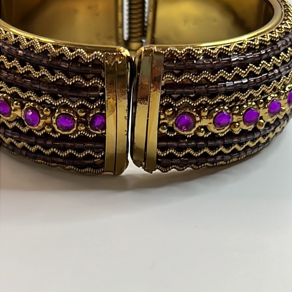 90s Vintage Purple Gold Tone Jeweled Rhinestone Beaded Bracelet with Spring - Picture 10 of 15